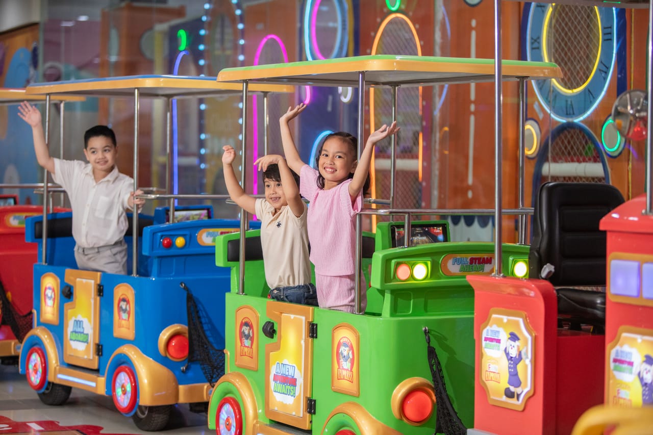 Woofy children's train at Limketkai Mall #4